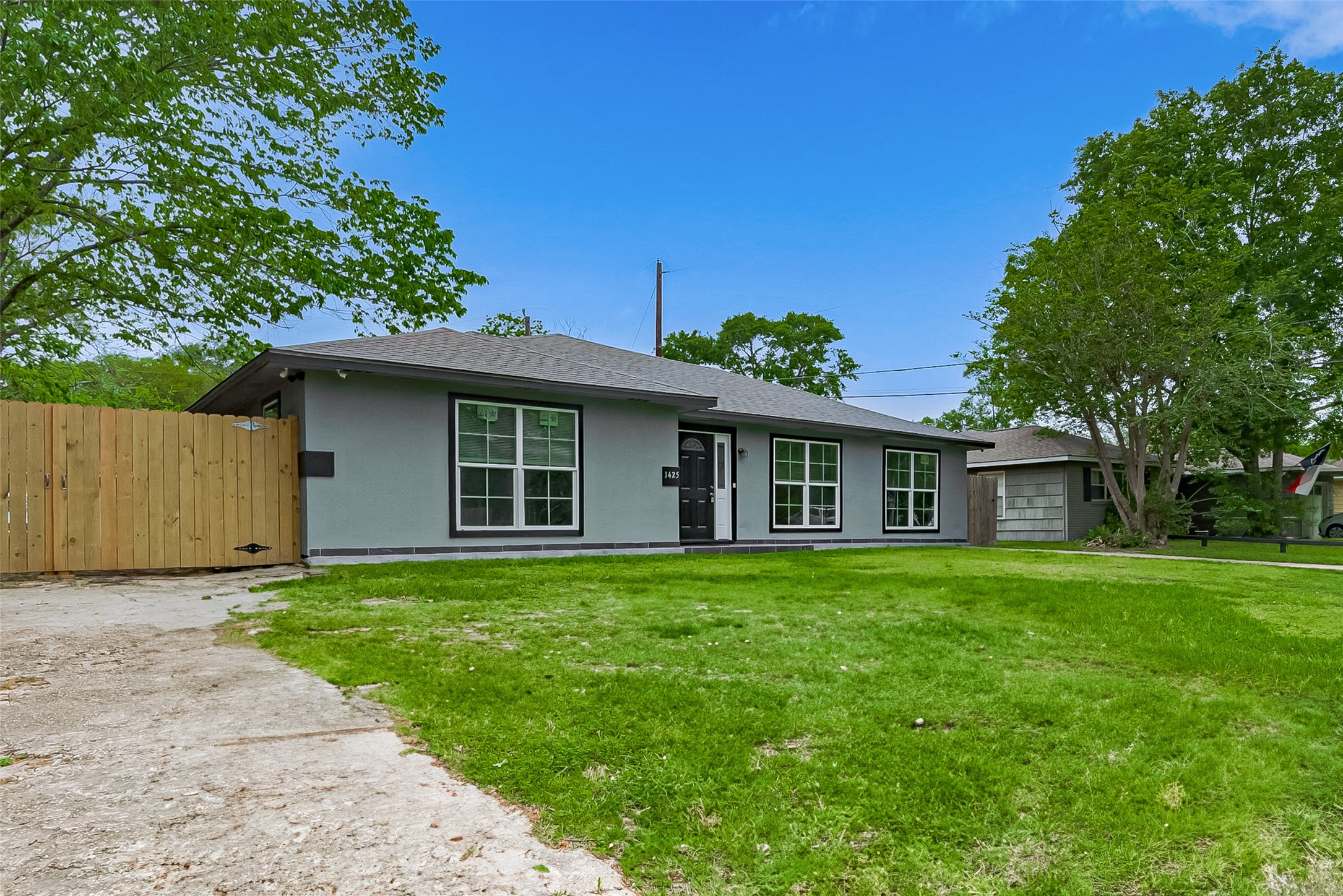 1425 Confederate Road Houston, TX 77055 - Photo 2 of 34