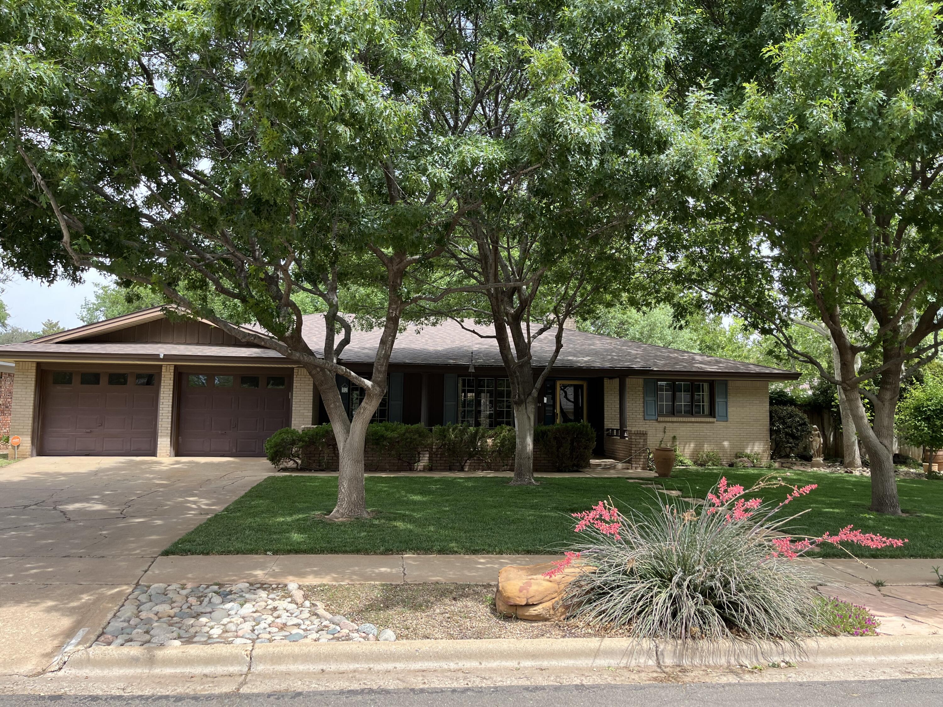 3702 69th Street Lubbock, TX 79413 - Photo 2 of 32 IMG_8635