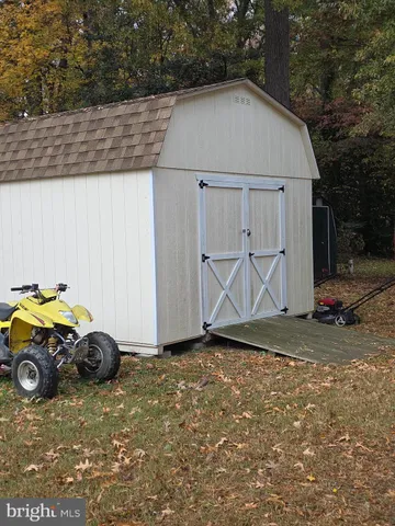 a view of outdoor space and garage