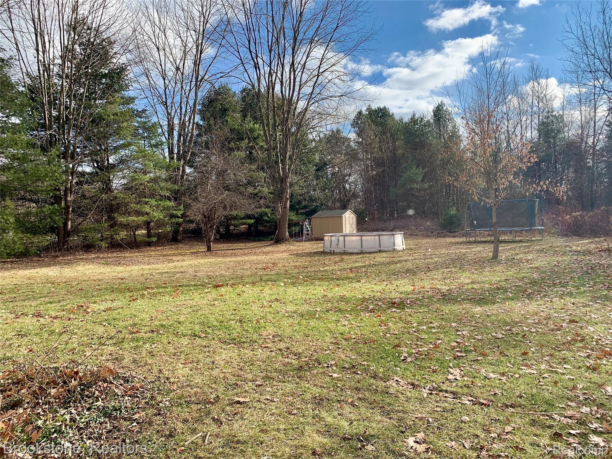 9400 Hubbard Road Davison, MI 48423 - Photo 3 of 33 IMG_3987.jpg