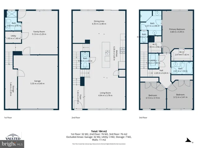 a black and white photo of a living room