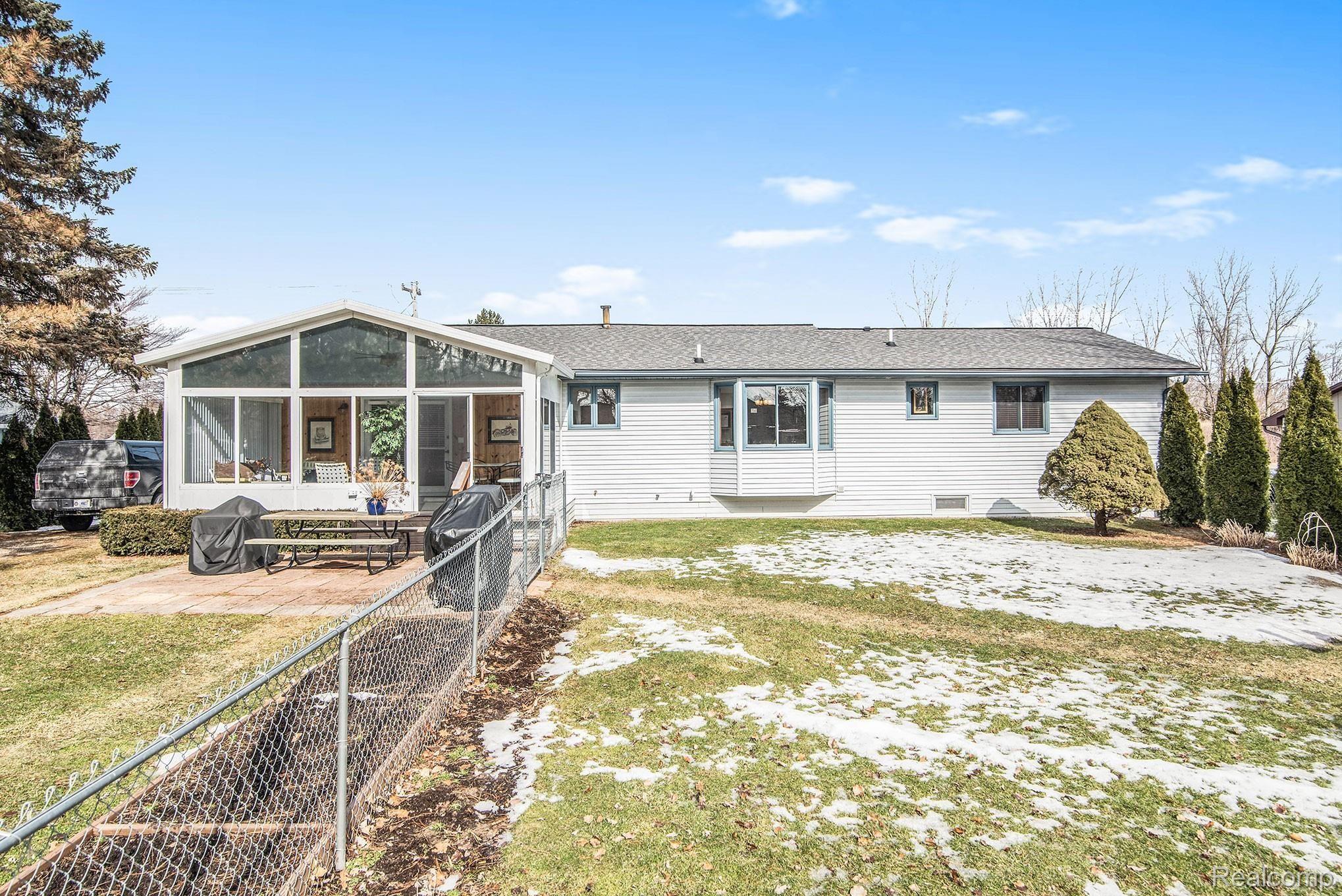 1411 North Long Lake Road Fenton, MI 48430 - Photo 31 of 44 DSC_6414.jpg