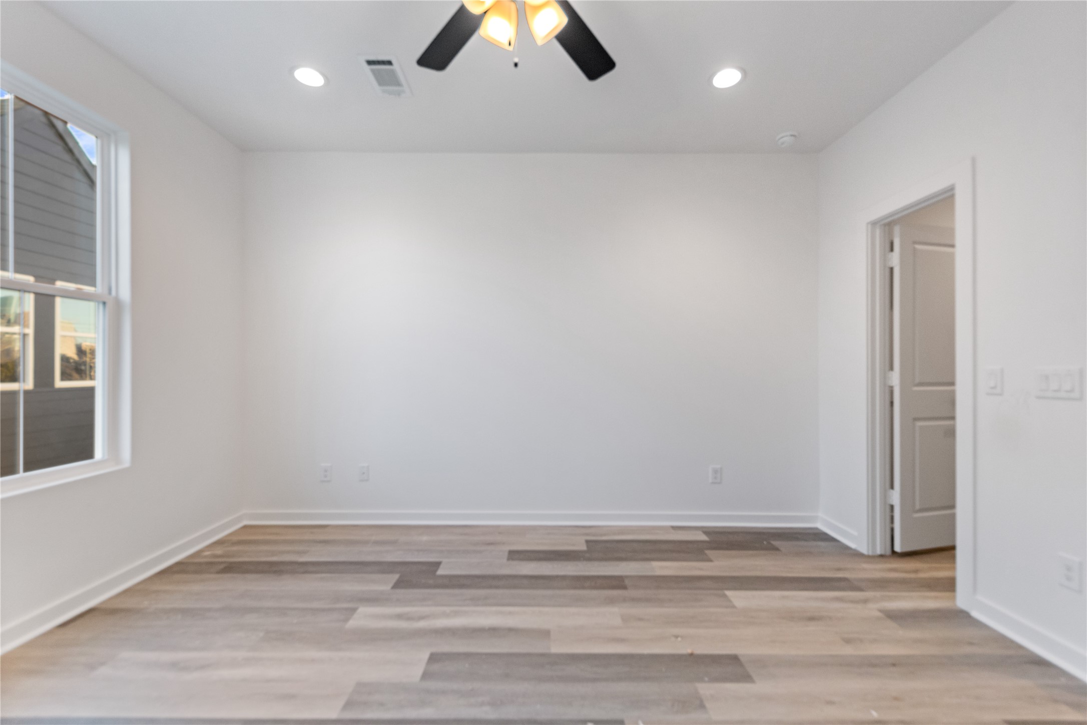 2702 Winbern Street, Unit B Houston, TX 77004 - Photo 8 of 12 Primary En-suite with natural light