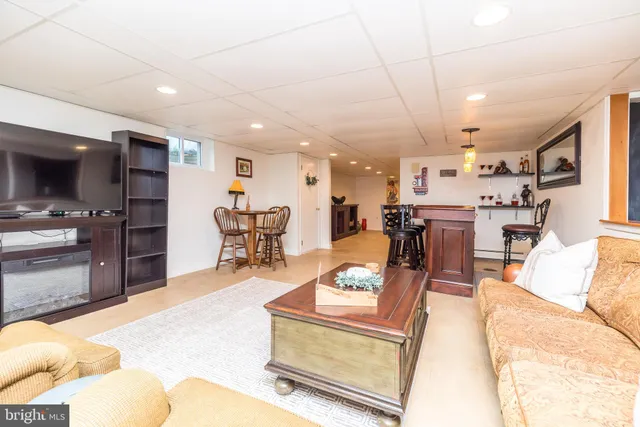 $675,000 | 326 Chestnut Lane, Ambler, PA 19002