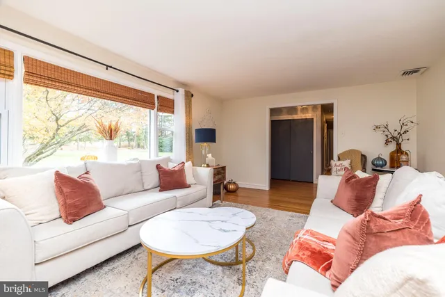 $675,000 | 326 Chestnut Lane, Ambler, PA 19002