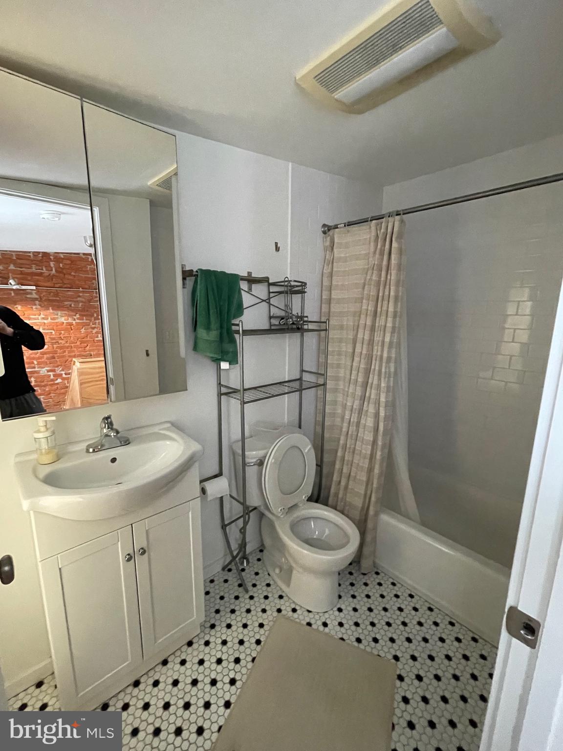 1812 Master Street Philadelphia, PA 19121 - Photo 8 of 30 Unit 2 - 1st bathroom