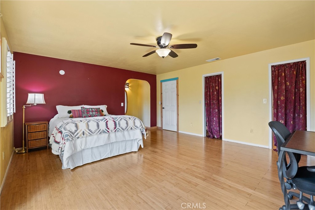 10294 Red Eye Road Oroville, CA 95965 - Photo 20 of 62 a spacious bedroom with a bed and a chandelier