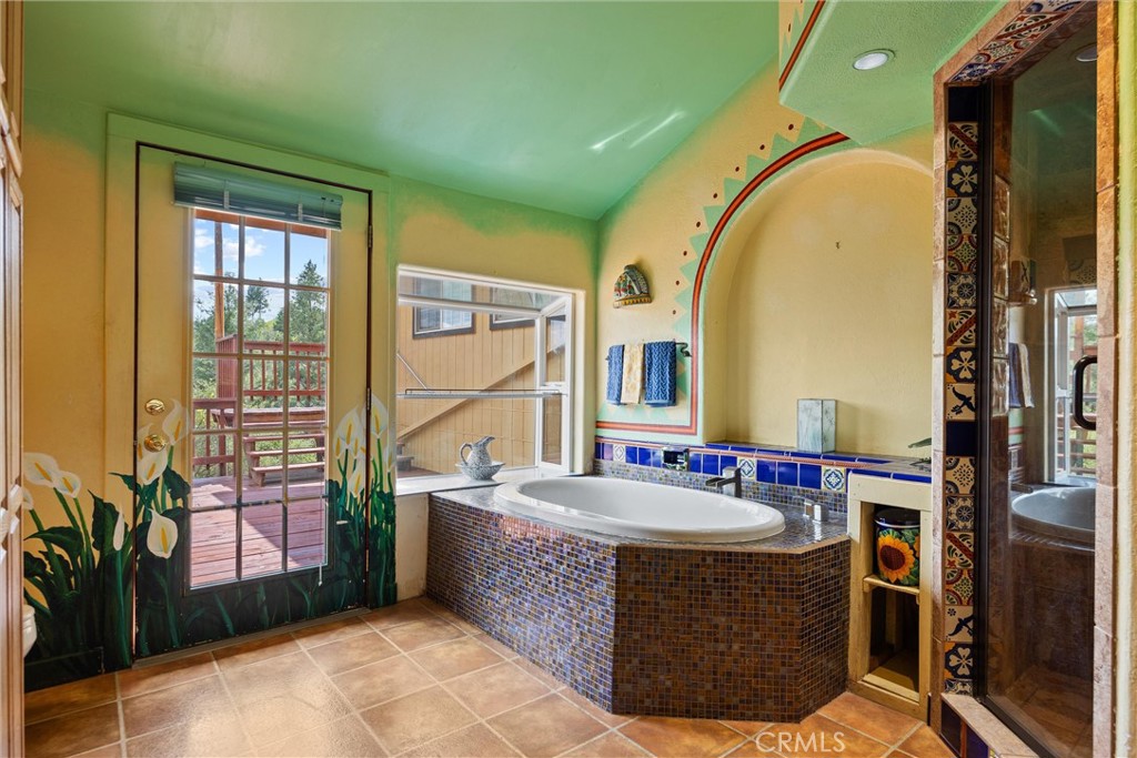 10294 Red Eye Road Oroville, CA 95965 - Photo 22 of 62 a bathroom with a tub sink and mirror