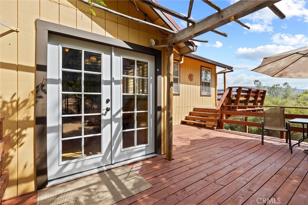 10294 Red Eye Road Oroville, CA 95965 - Photo 34 of 62 a view of a chairs in a patio