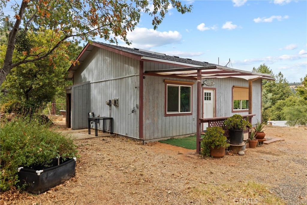 10294 Red Eye Road Oroville, CA 95965 - Photo 44 of 62 a house with a outdoor space