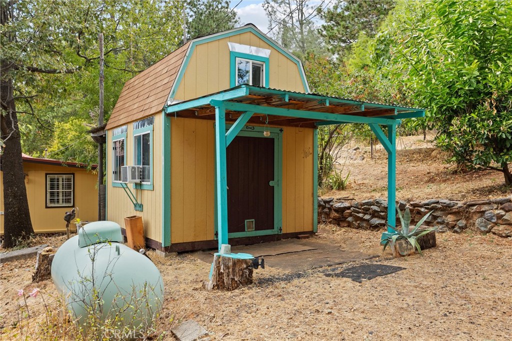 10294 Red Eye Road Oroville, CA 95965 - Photo 51 of 62 a view of a house with backyard