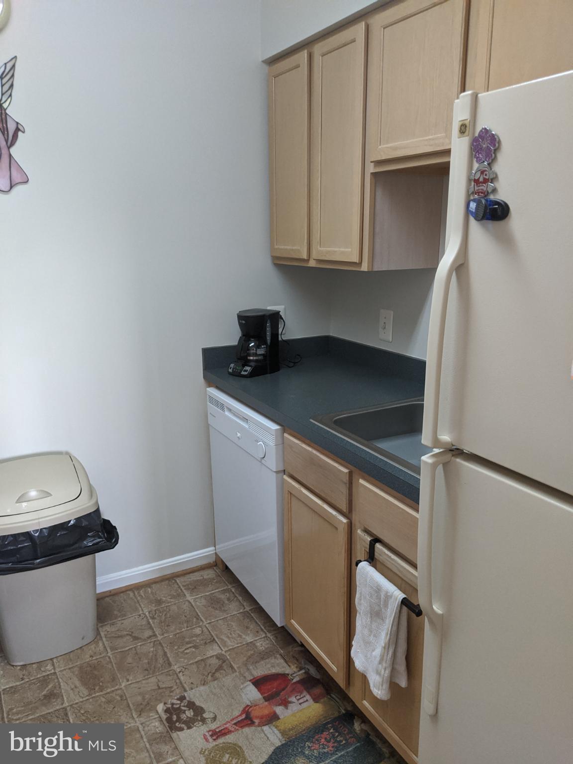 635 Waterloo Road, Unit 231 Warrenton, VA 20186 - Photo 20 of 32 Cozy kitchen with modern appliances.