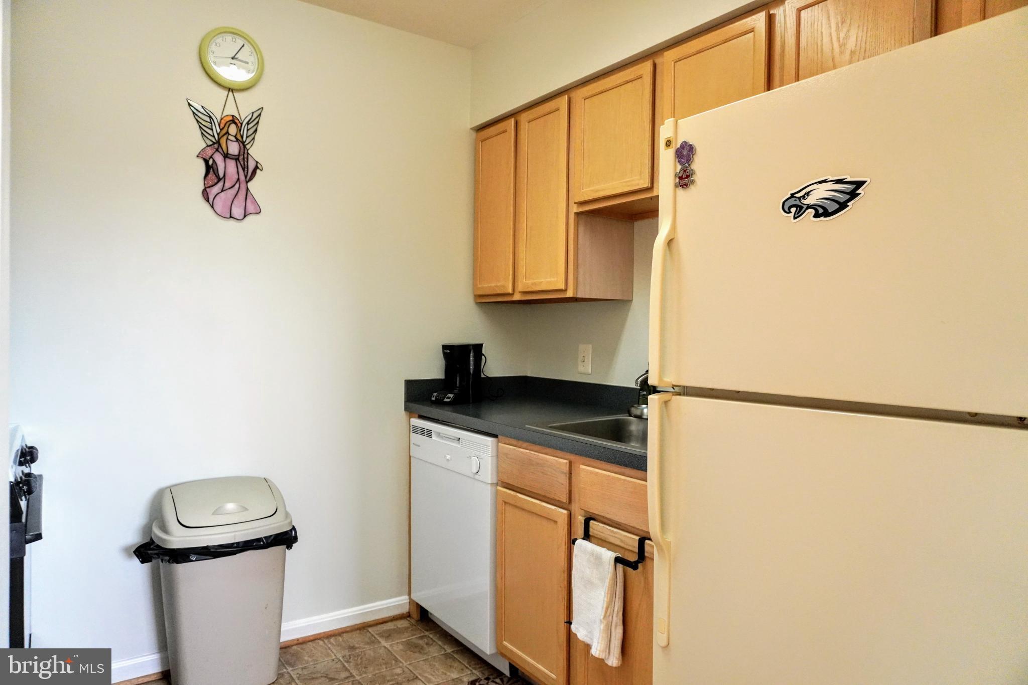 635 Waterloo Road, Unit 231 Warrenton, VA 20186 - Photo 3 of 32 Cozy kitchen with modern appliances.