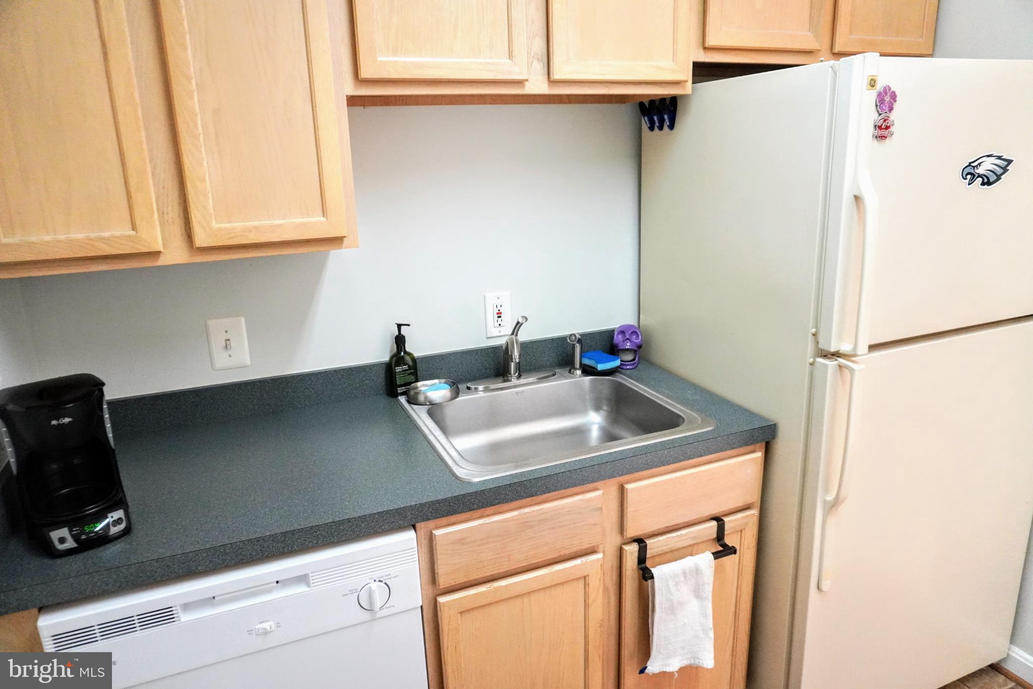 635 Waterloo Road, Unit 231 Warrenton, VA 20186 - Photo 5 of 32 Cozy kitchen with modern appliances.