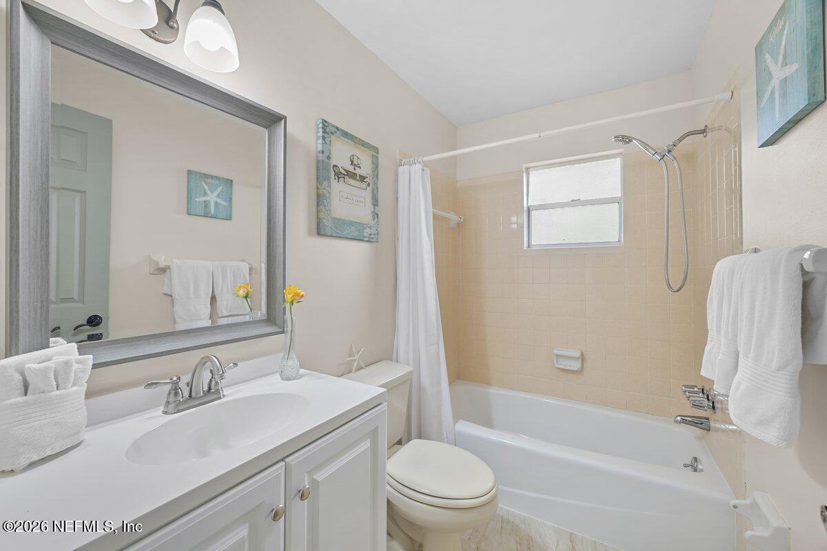 409 Lobelia Road St. Augustine, FL 32086 - Photo 25 of 43 409 Lobelia Rd guest bathroom