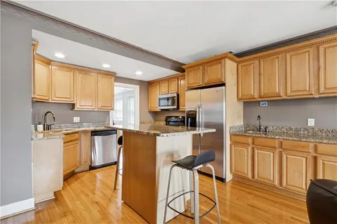 $315,000 | 807 West 48th Street, Unit 701, Kansas City, MO 64112