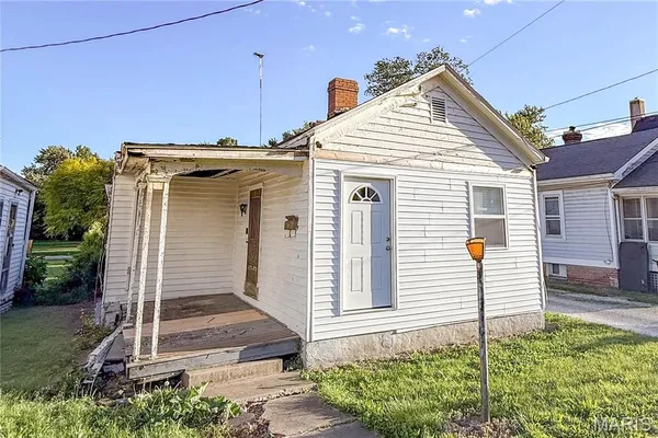 $38,000 | 321 East Beecher Avenue, Jacksonville, IL 62650