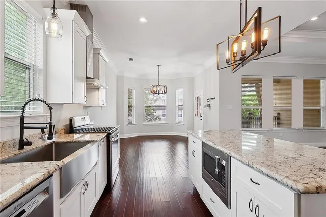 $2,650 | 5511 Warrington Drive, New Orleans, LA 70122