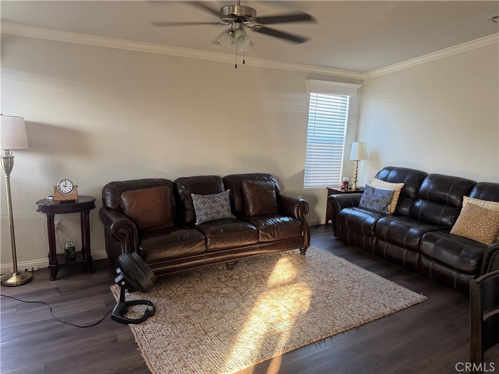 10550 Dunlap Crossing Road Whittier, CA 90606 - Photo 7 of 9 Livingroom