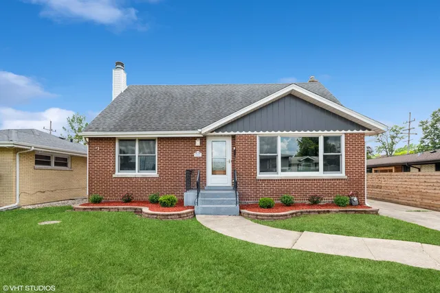 $585,900 | 1001 Oakton Street, Park Ridge, IL 60068