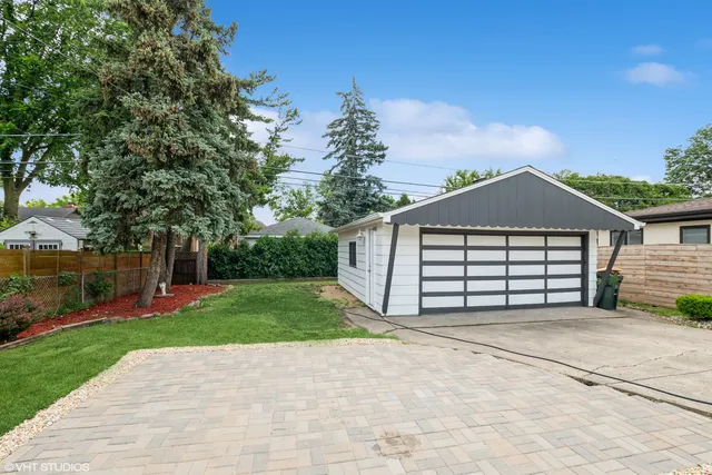 $585,900 | 1001 Oakton Street, Park Ridge, IL 60068