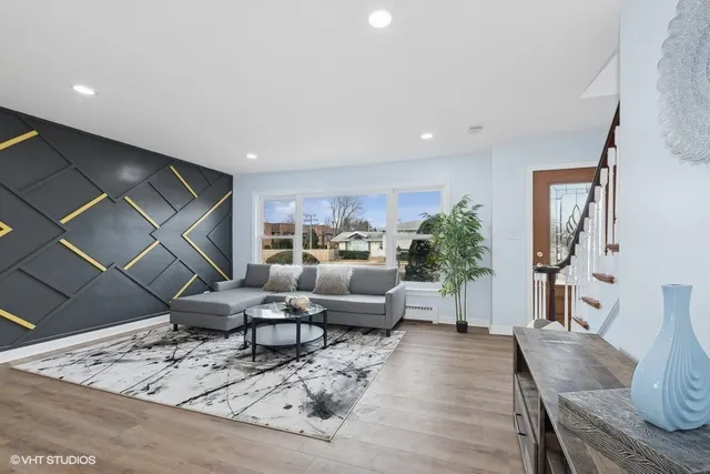 $585,900 | 1001 Oakton Street, Park Ridge, IL 60068