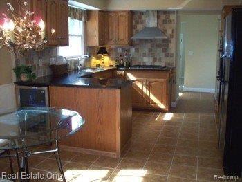 820 Fieldstone Drive Rochester, MI 48309 - Photo 9 of 19 Fieldstonekitchen