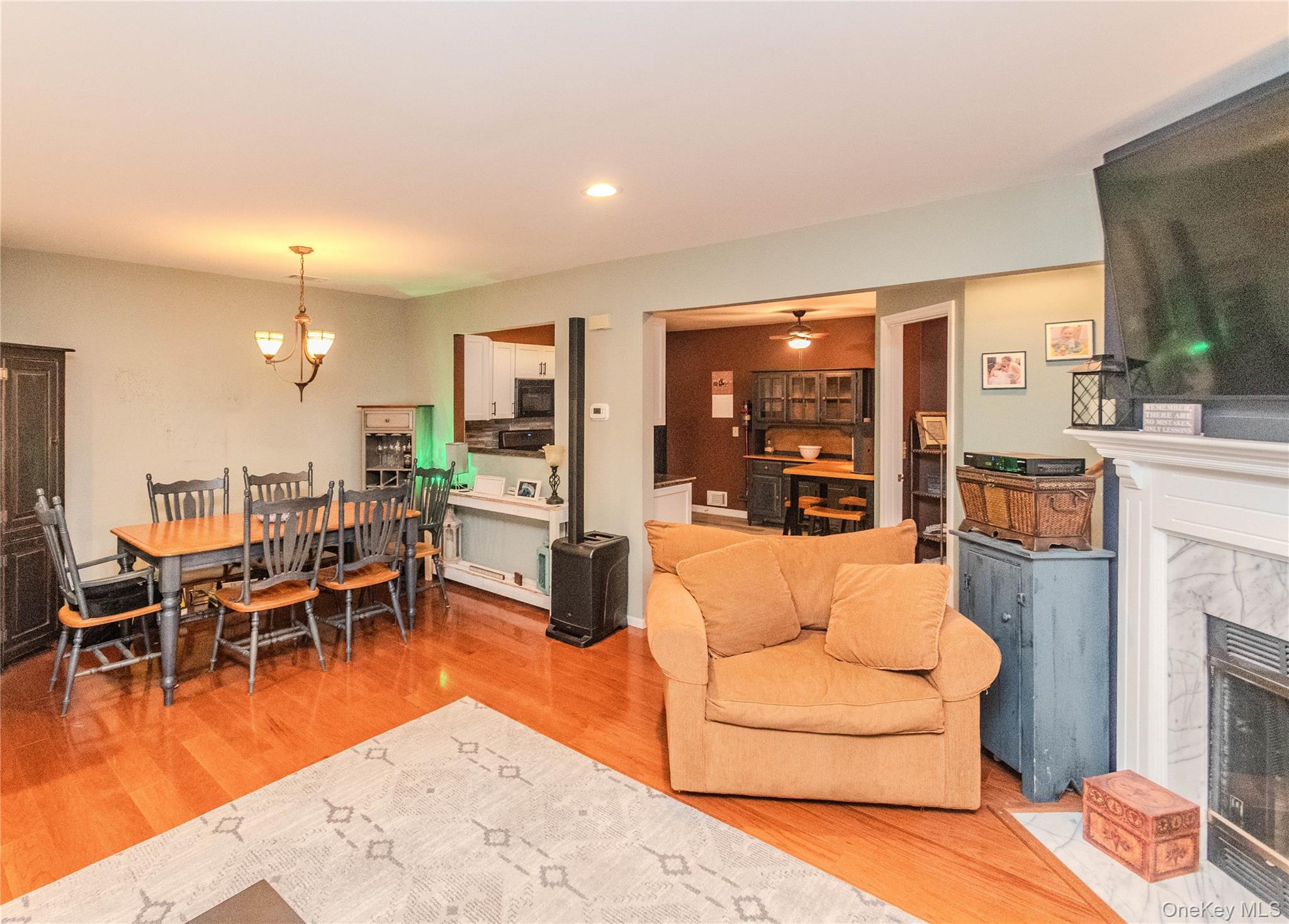 10 Olde Wagon Road Warwick, NY 10990 - Photo 4 of 31 Roomy and inviting living area/dining area with pass through