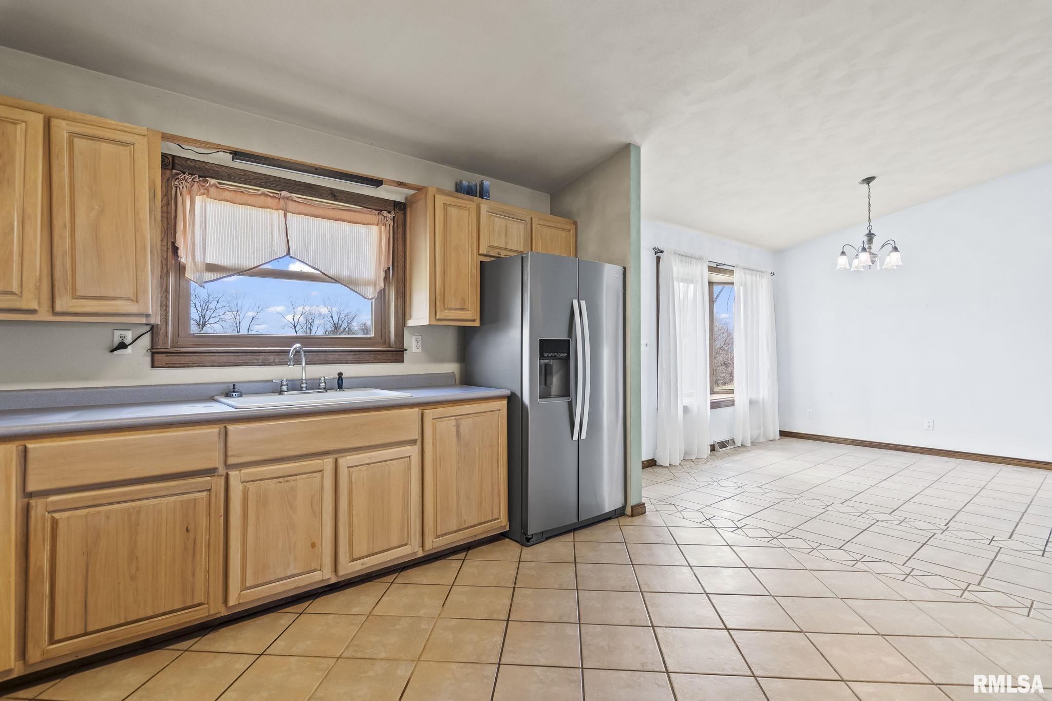 14314 Sandy Point Athens, IL 62613 - Photo 11 of 39