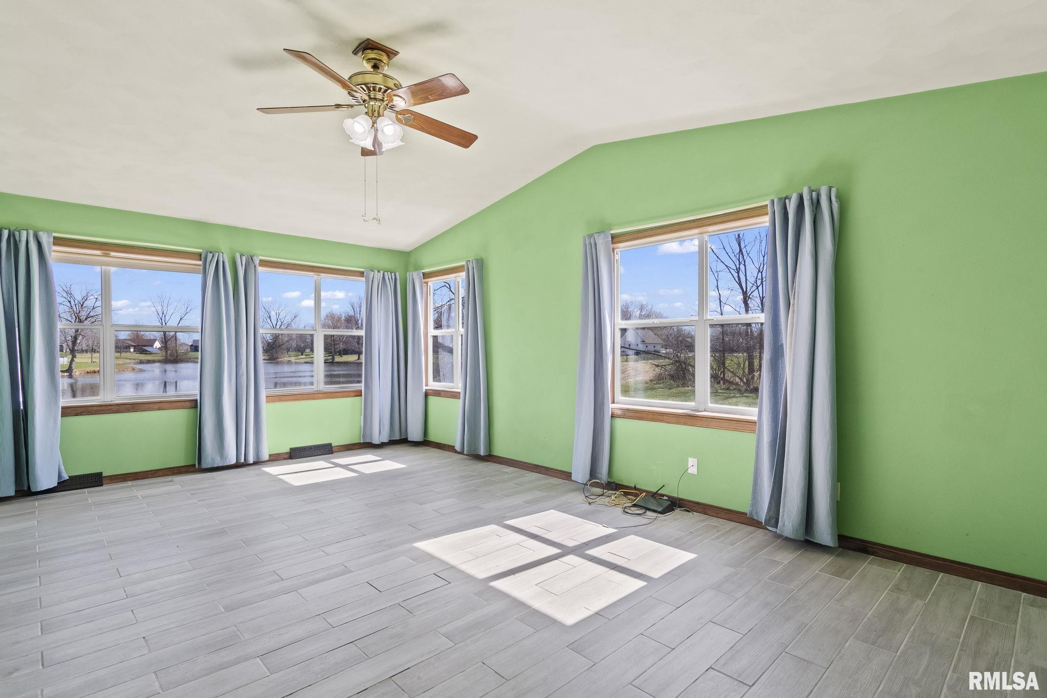 14314 Sandy Point Athens, IL 62613 - Photo 15 of 39