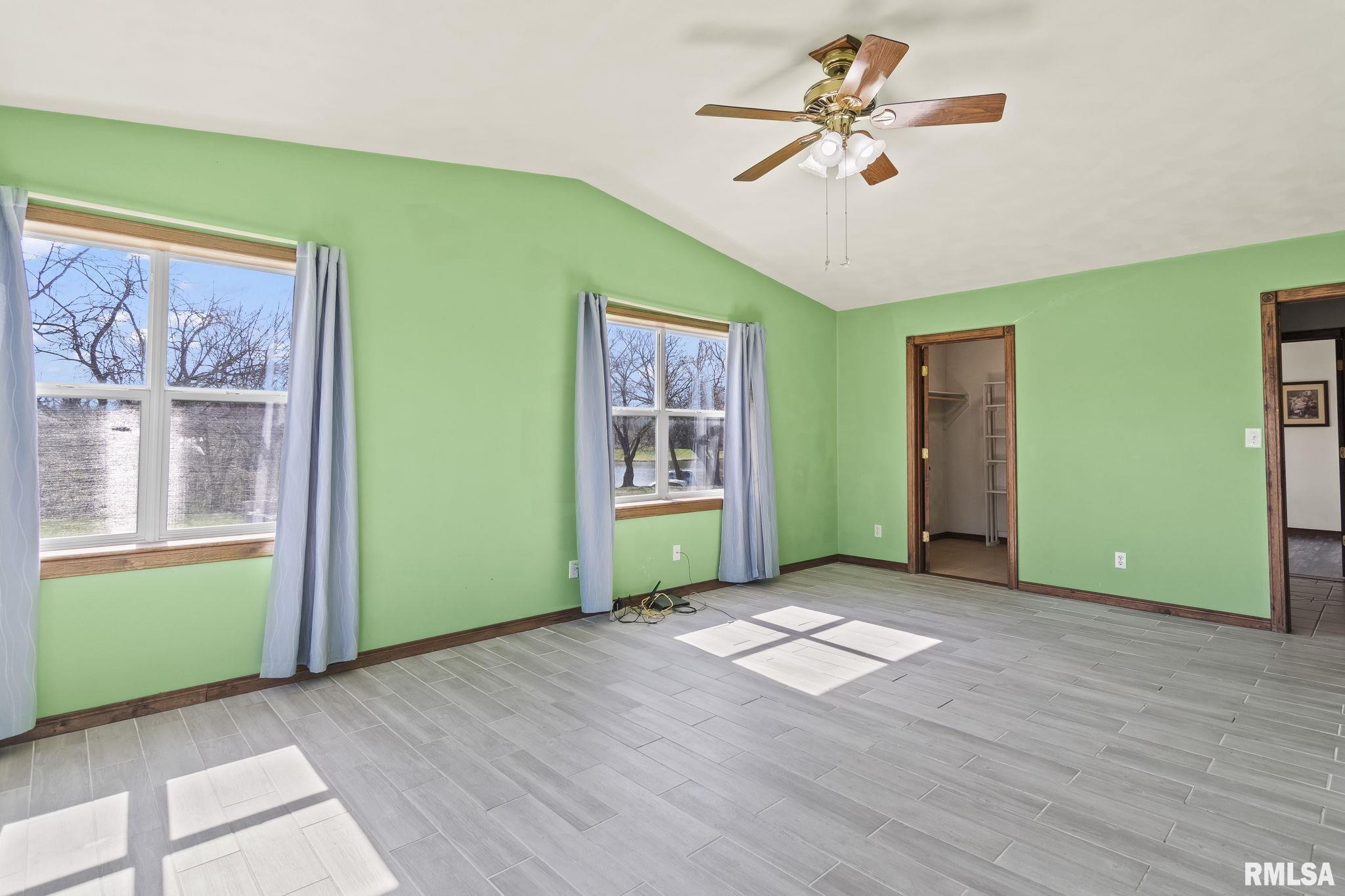 14314 Sandy Point Athens, IL 62613 - Photo 17 of 39