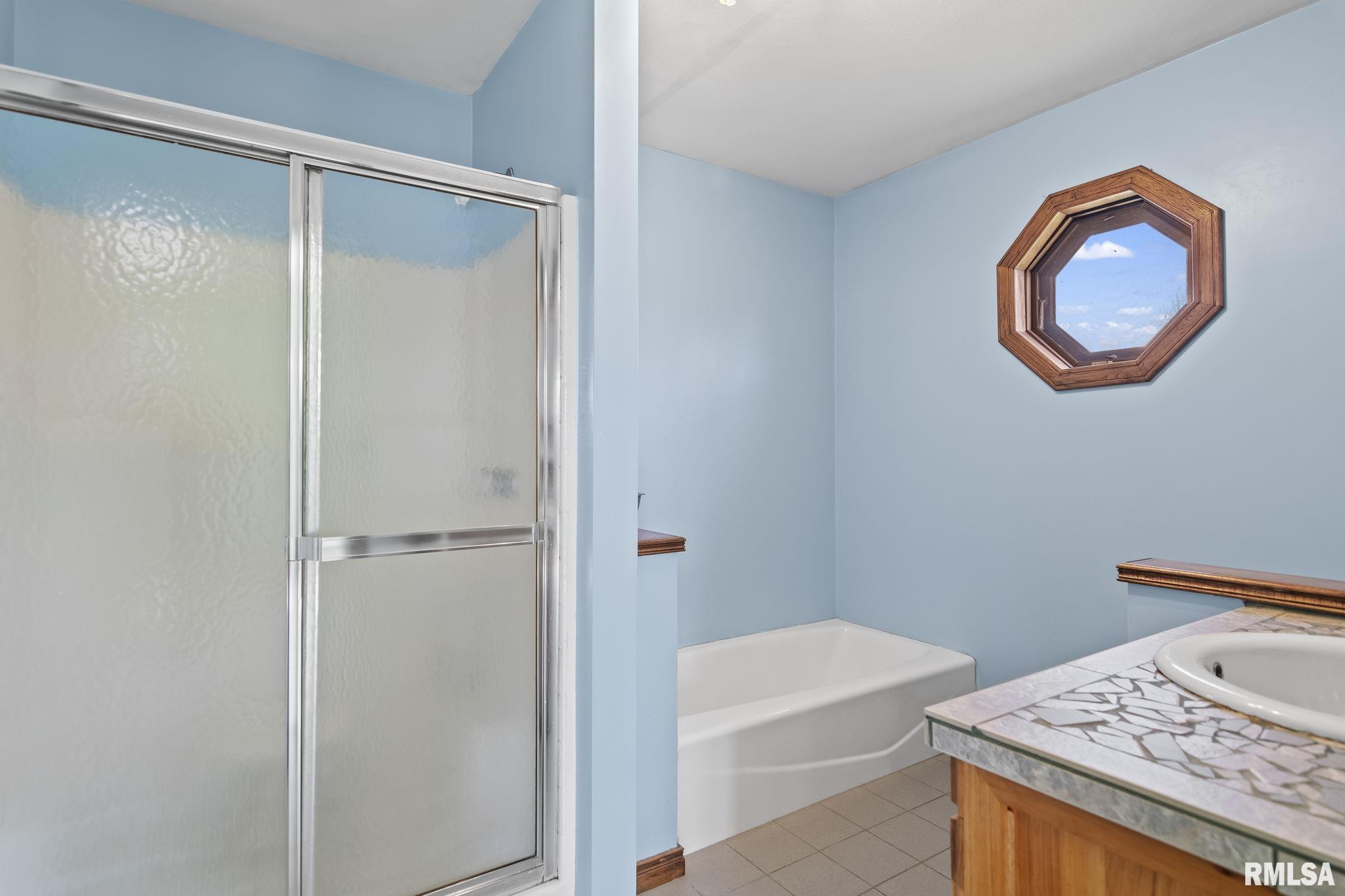 14314 Sandy Point Athens, IL 62613 - Photo 19 of 39