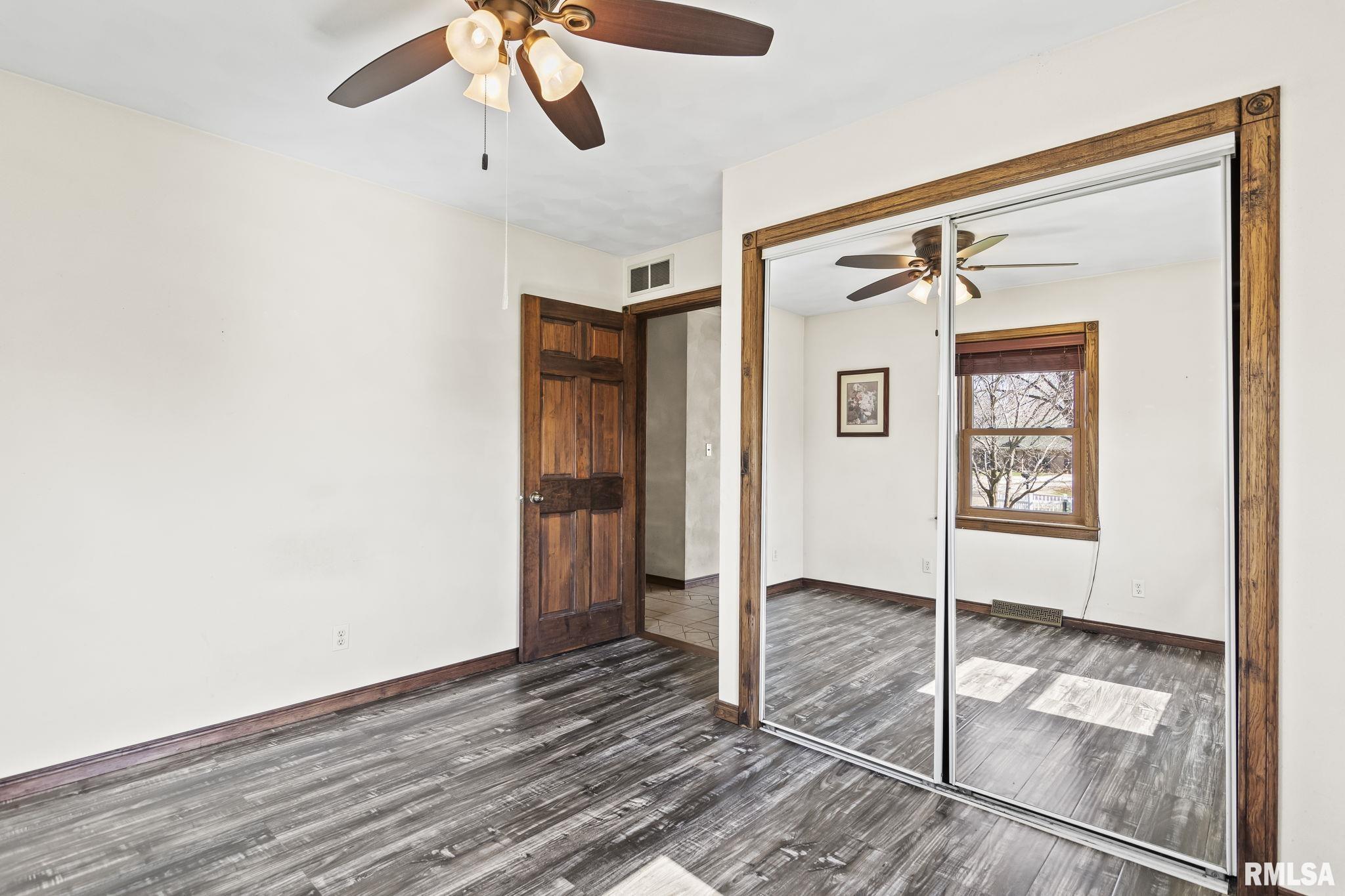 14314 Sandy Point Athens, IL 62613 - Photo 21 of 39