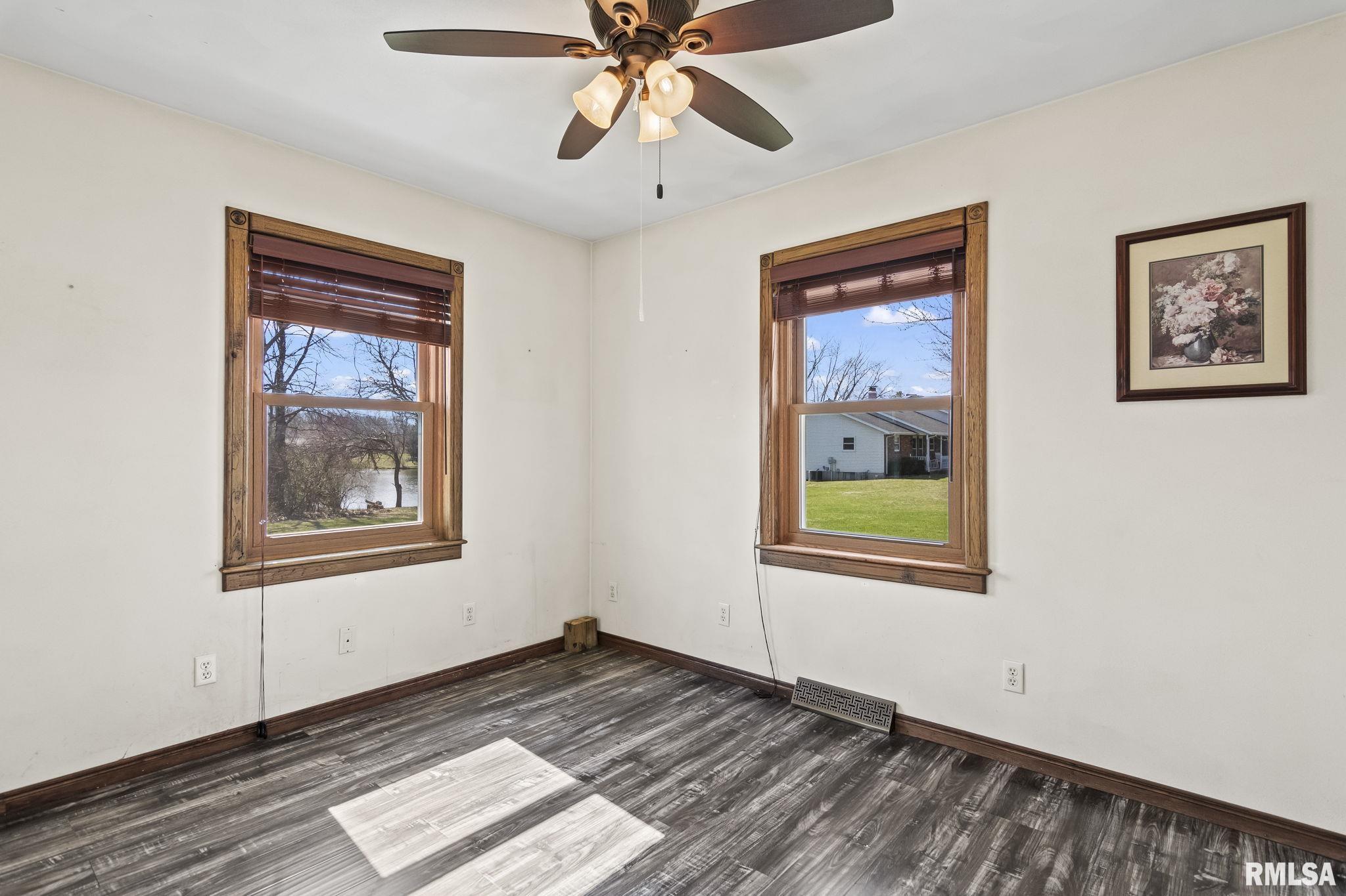 14314 Sandy Point Athens, IL 62613 - Photo 22 of 39