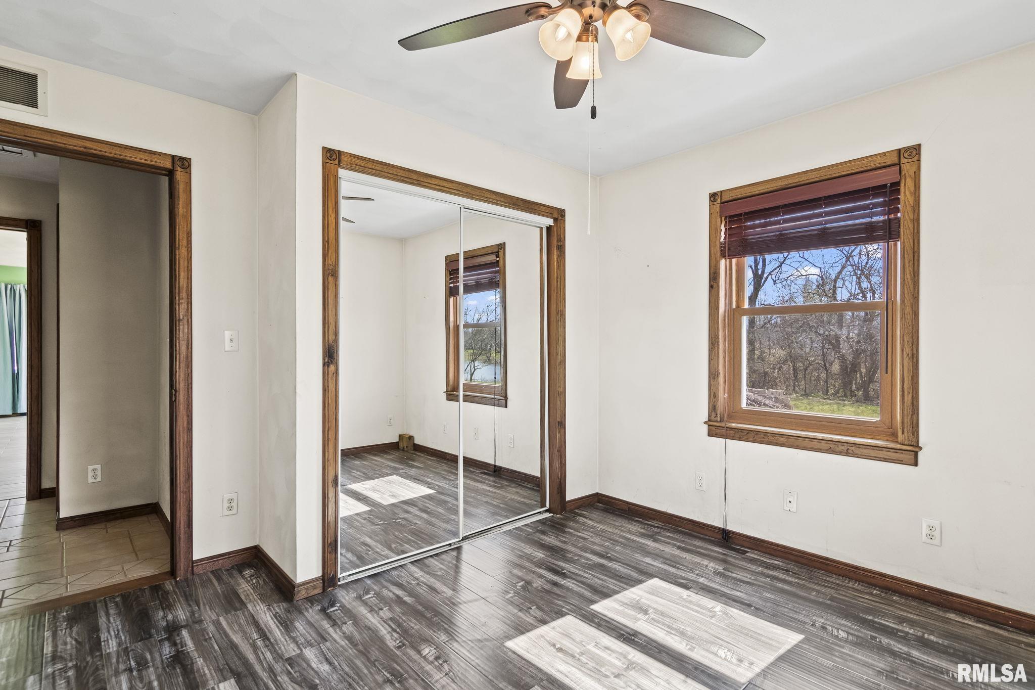 14314 Sandy Point Athens, IL 62613 - Photo 23 of 39