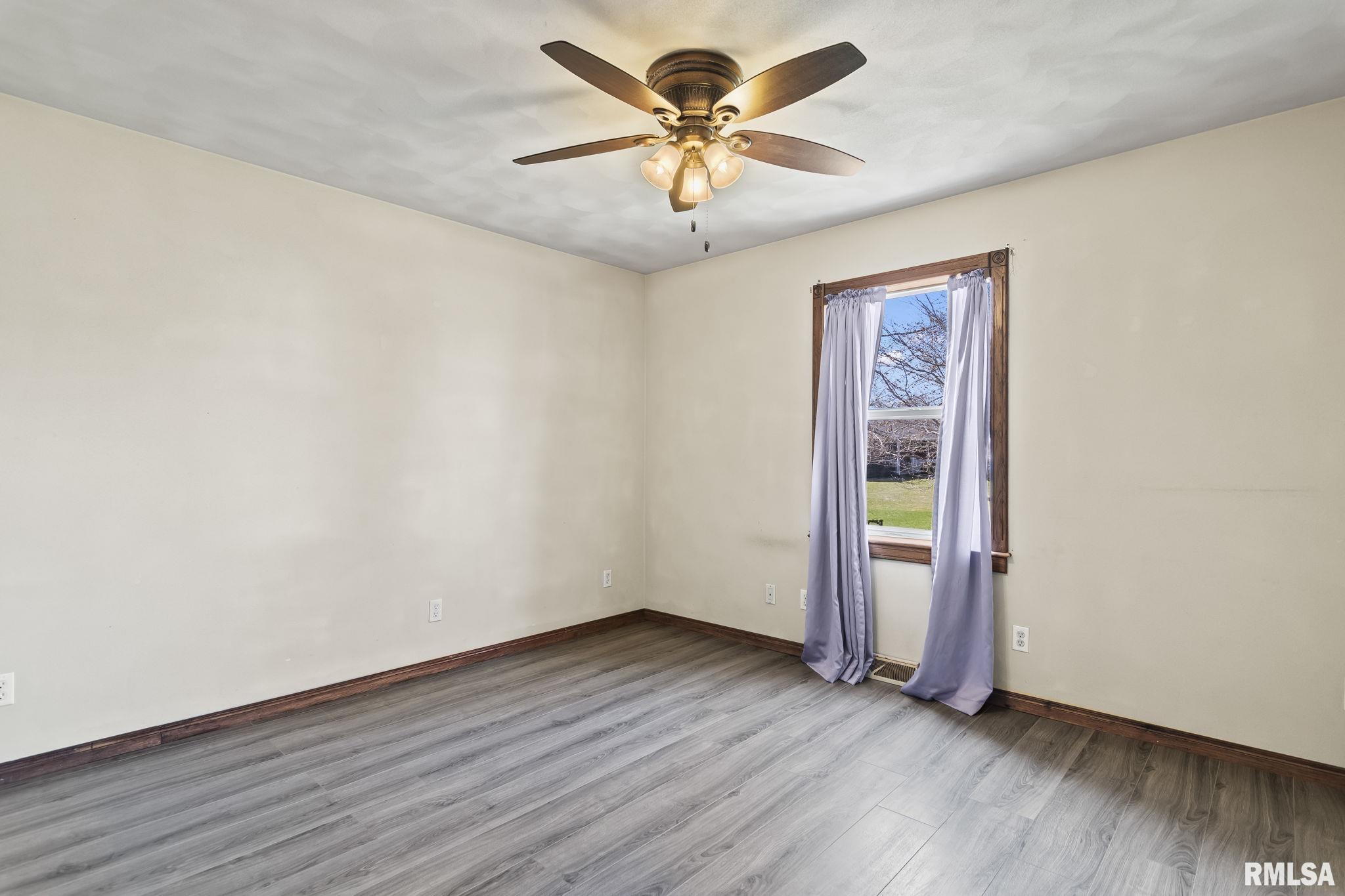 14314 Sandy Point Athens, IL 62613 - Photo 26 of 39