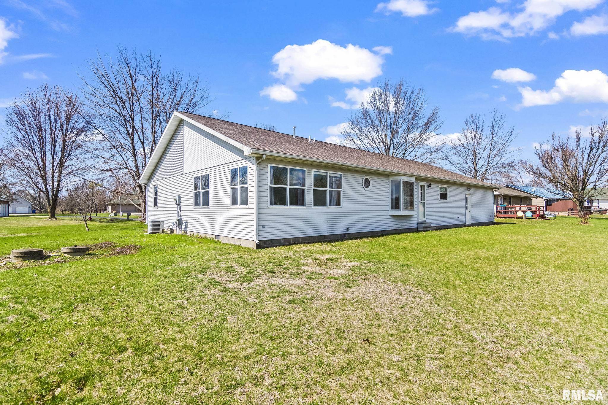 14314 Sandy Point Athens, IL 62613 - Photo 32 of 39