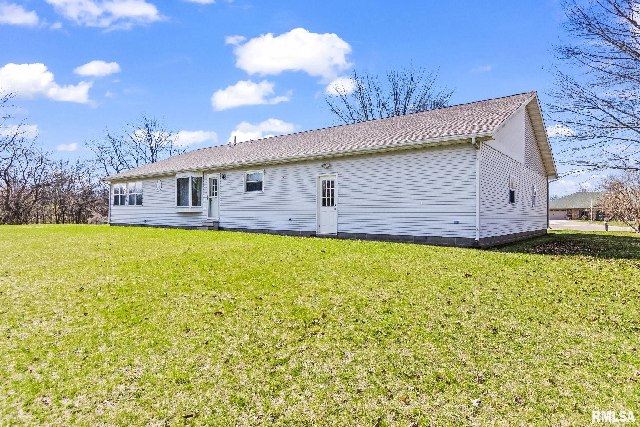 14314 Sandy Point Athens, IL 62613 - Photo 34 of 39