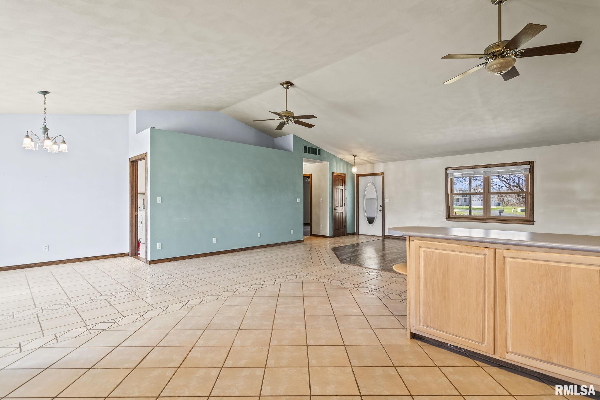 14314 Sandy Point Athens, IL 62613 - Photo 8 of 39