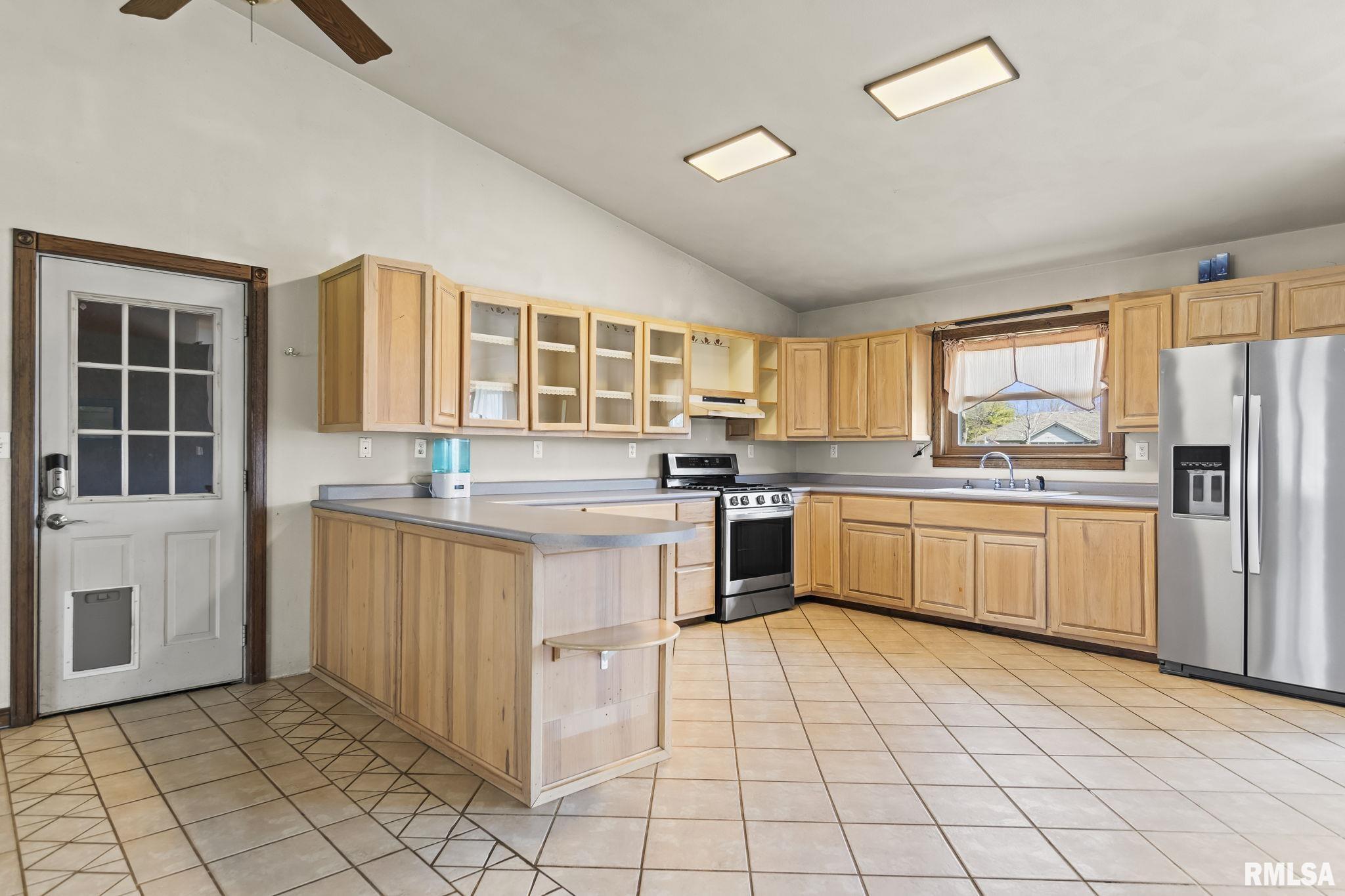 14314 Sandy Point Athens, IL 62613 - Photo 9 of 39