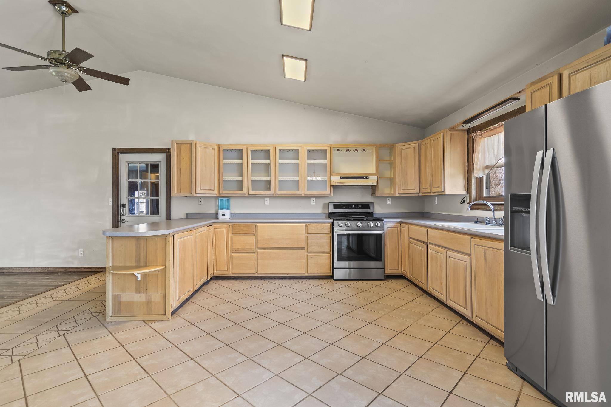 14314 Sandy Point Athens, IL 62613 - Photo 10 of 39