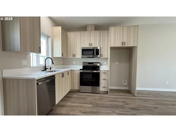 $290,000 | 14366 Southeast Knight Street, Portland, OR 97236