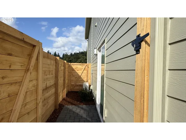 $290,000 | 14366 Southeast Knight Street, Portland, OR 97236