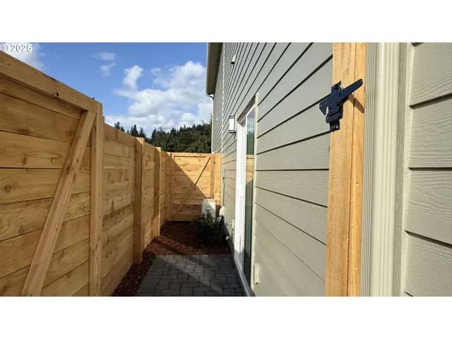 $299,000 | 14366 Southeast Knight Street, Portland, OR 97236