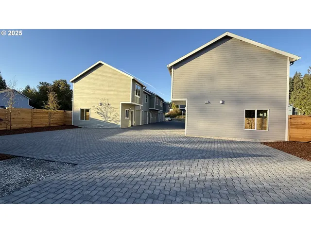 $299,000 | 14366 Southeast Knight Street, Portland, OR 97236