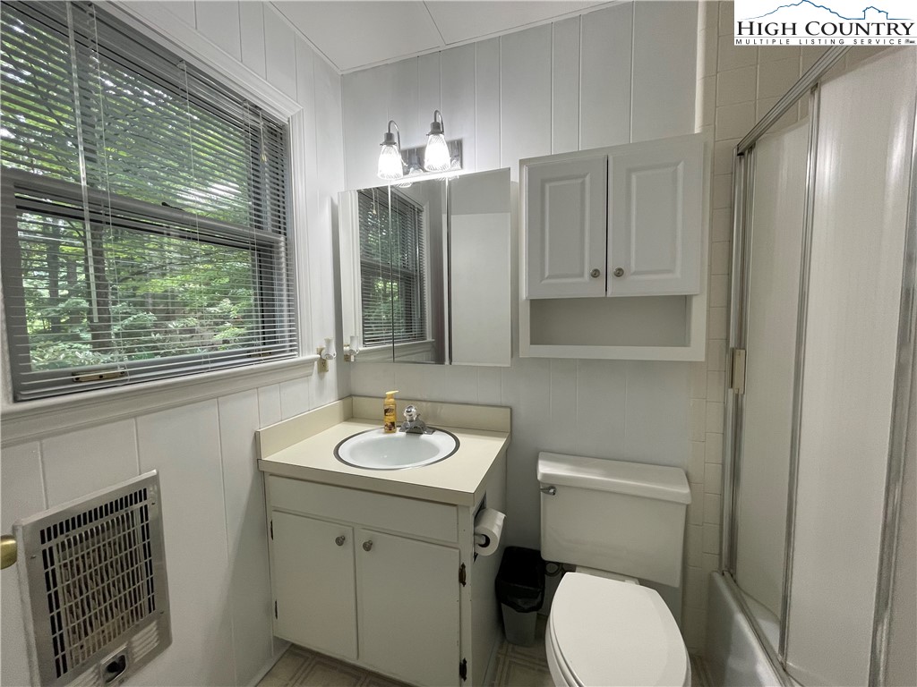 911 Pine Ridge Road Beech Mountain, NC 28604 - Photo 13 of 22 a bathroom with a toilet a sink and mirror