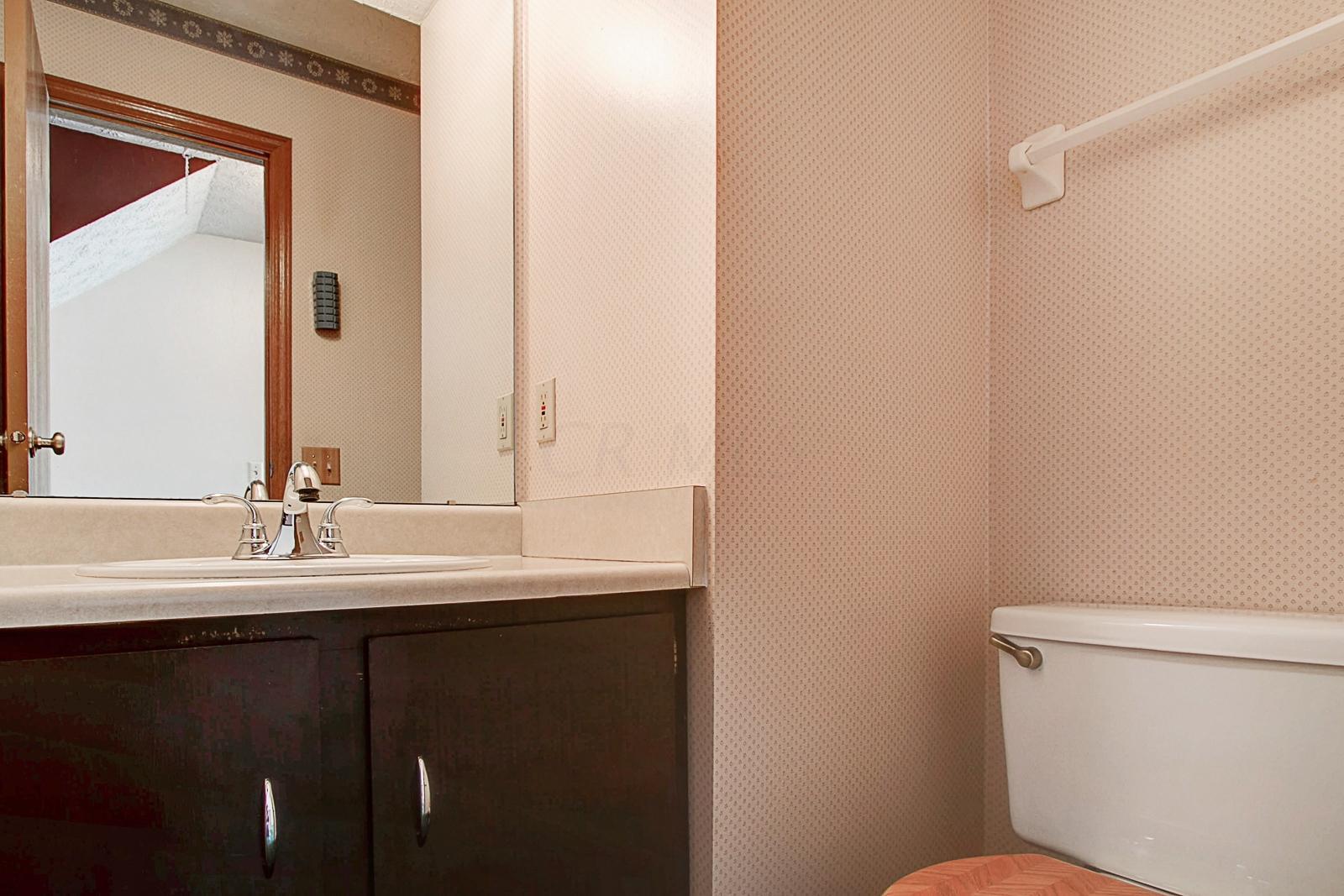 2713 Hard Road, Unit 4 Columbus, OH 43235 - Photo 3 of 14 Gallery Image 3