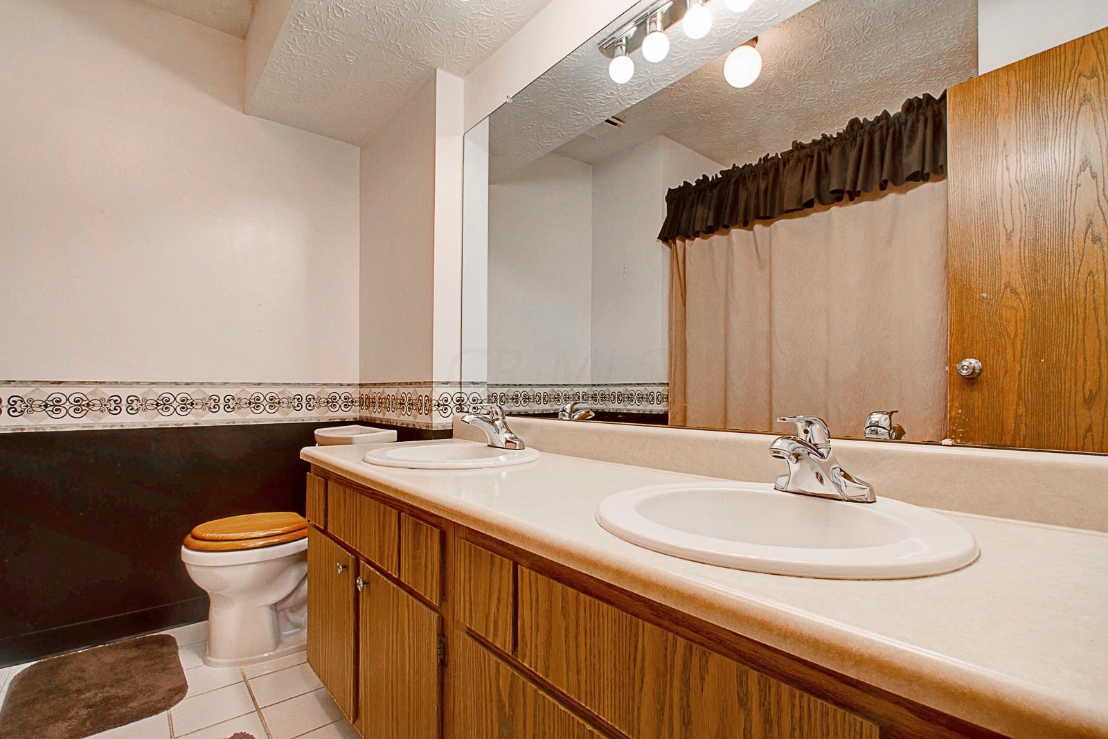 2713 Hard Road, Unit 4 Columbus, OH 43235 - Photo 7 of 14 Gallery Image 7