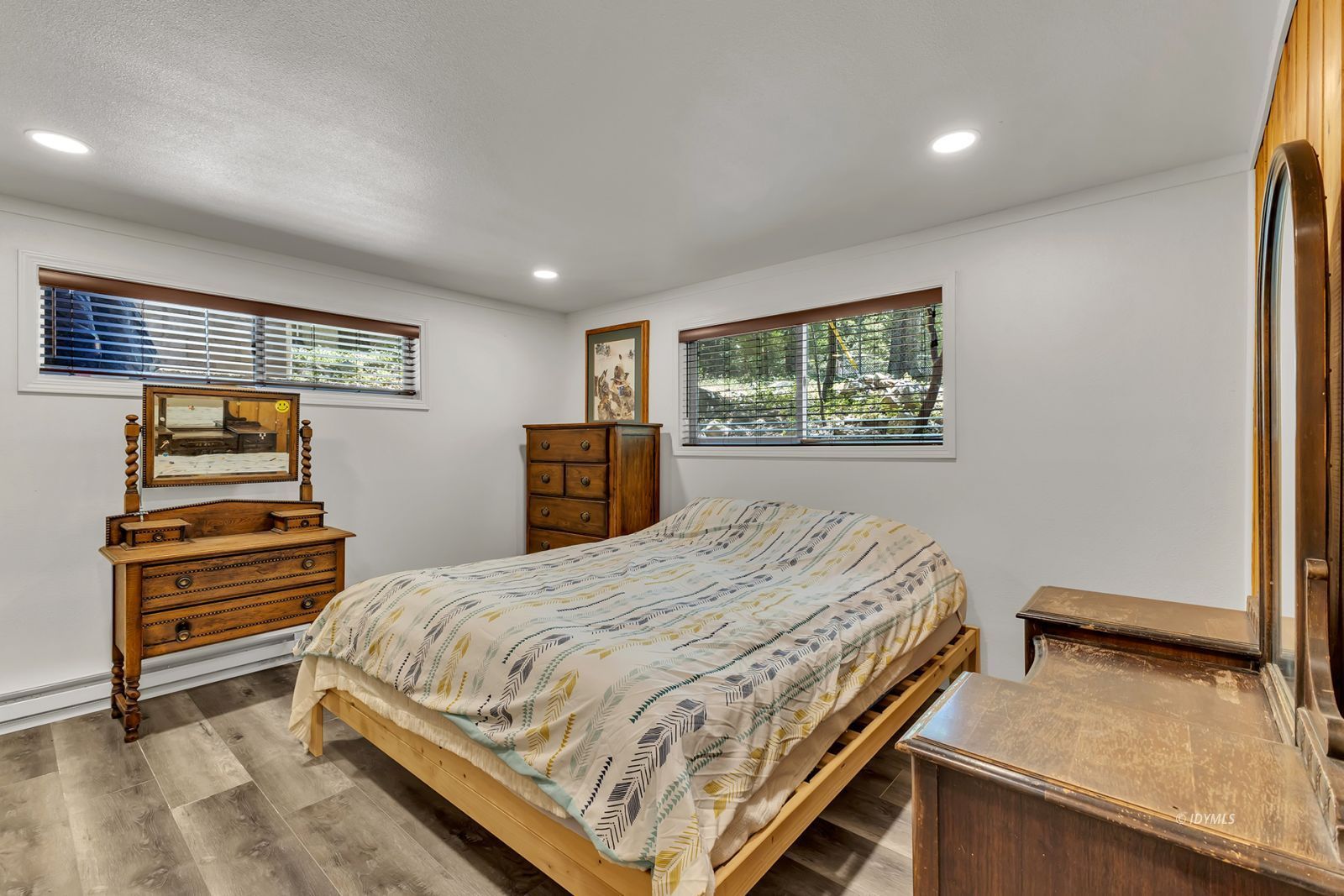 55175 John Muir Road, Unit CALIFO Idyllwild, CA 92549 - Photo 35 of 51 Lower level bedoom 4
