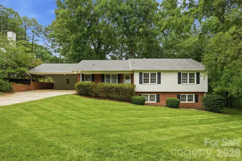 $919,999 | 926 Shady Bluff Drive, Charlotte, NC 28211